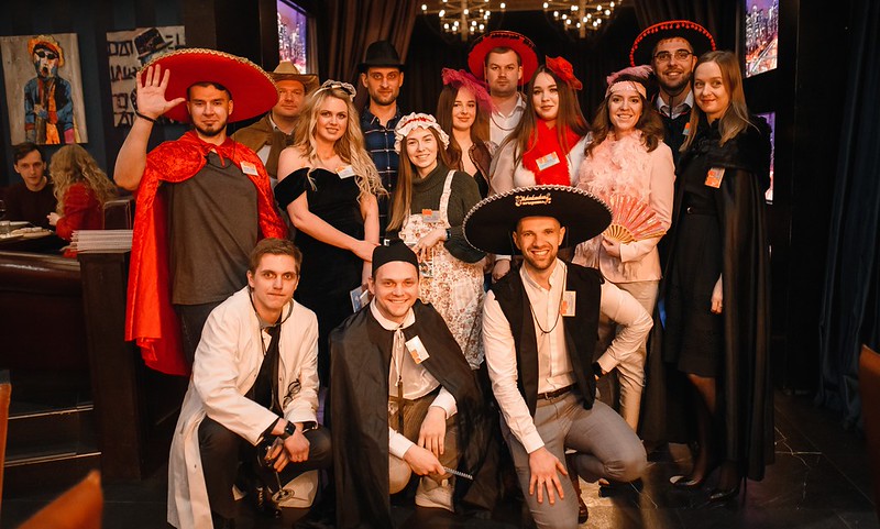 Корпоратив на Новый год в Кривому Розі — празднично украшенный банкетный зал