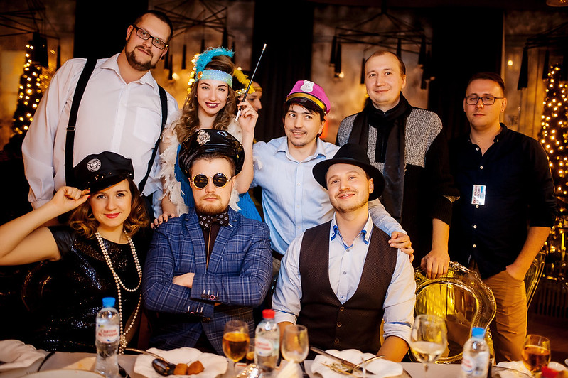 Команда компании празднует Новый год в ресторане Кривому Розі